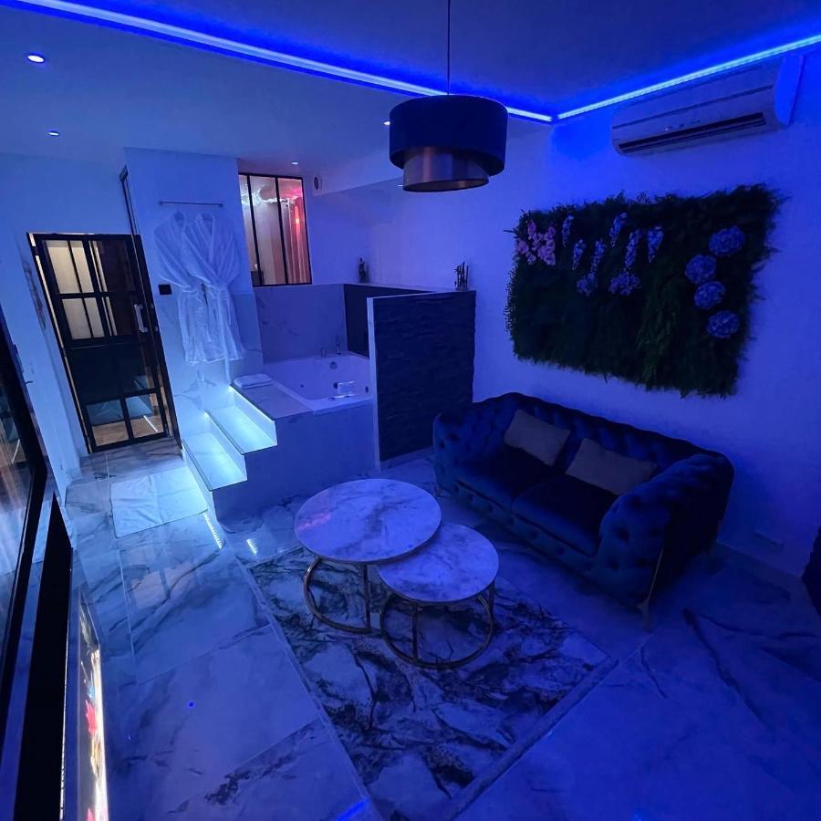 Le Blue Apartment โอแบวีลีเย ภายนอก รูปภาพ