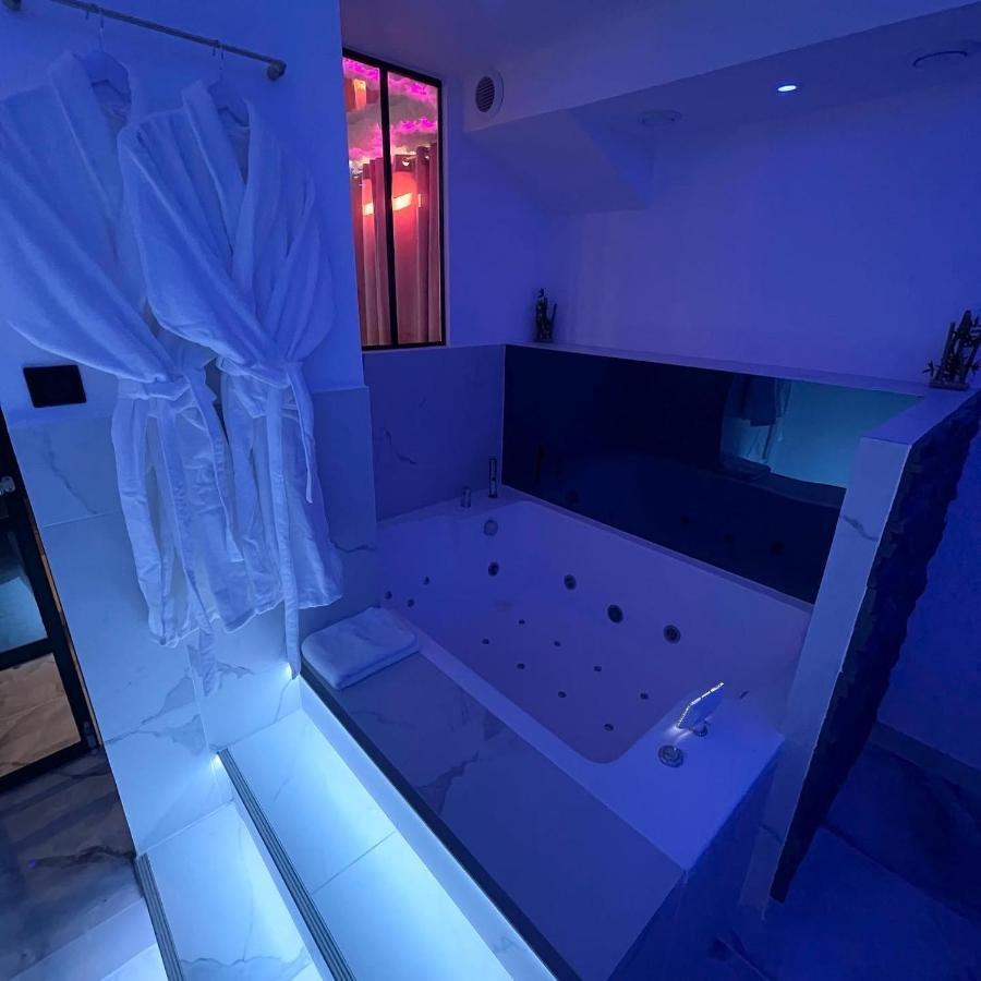 Le Blue Apartment โอแบวีลีเย ภายนอก รูปภาพ