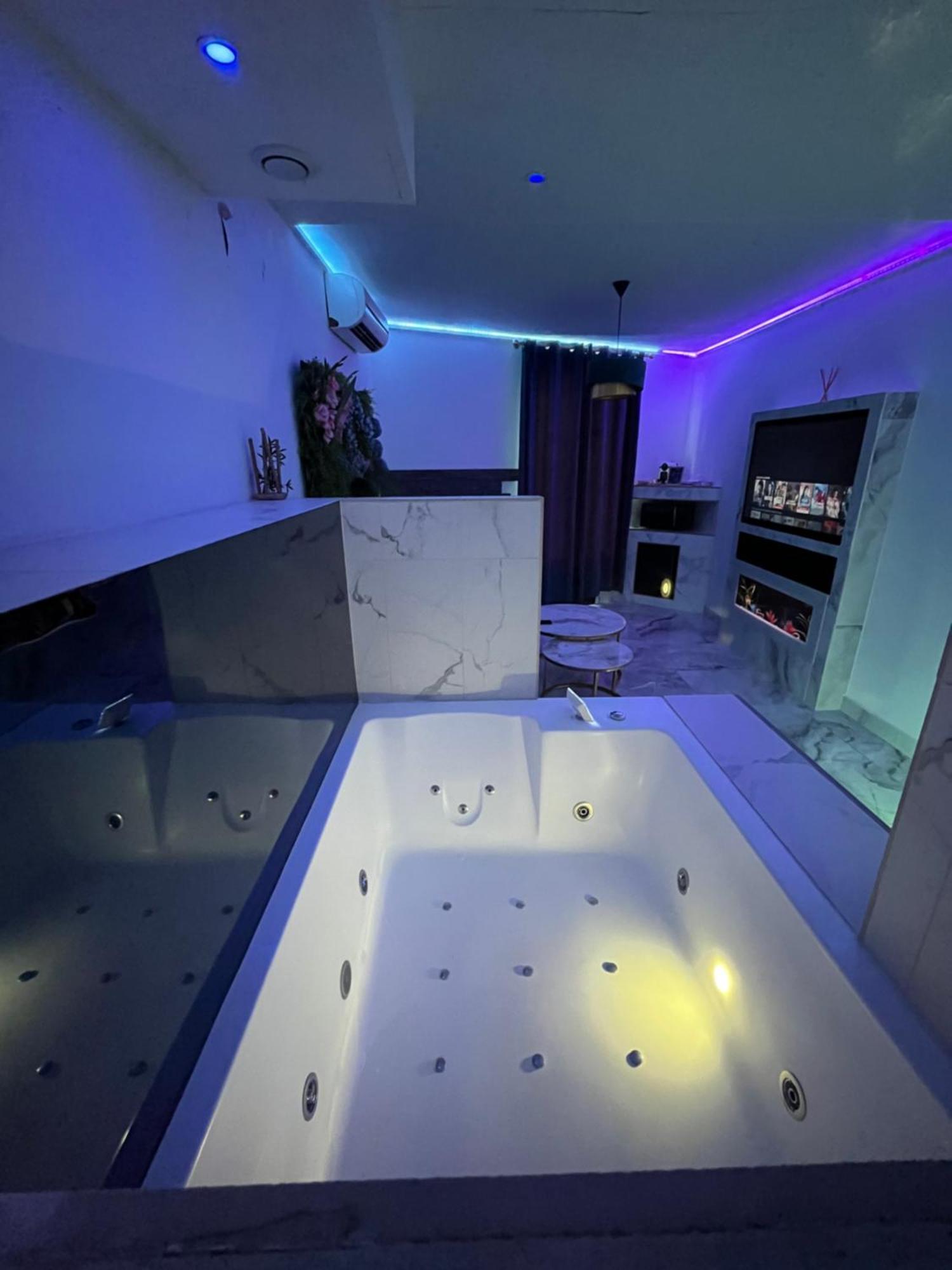 Le Blue Apartment โอแบวีลีเย ภายนอก รูปภาพ